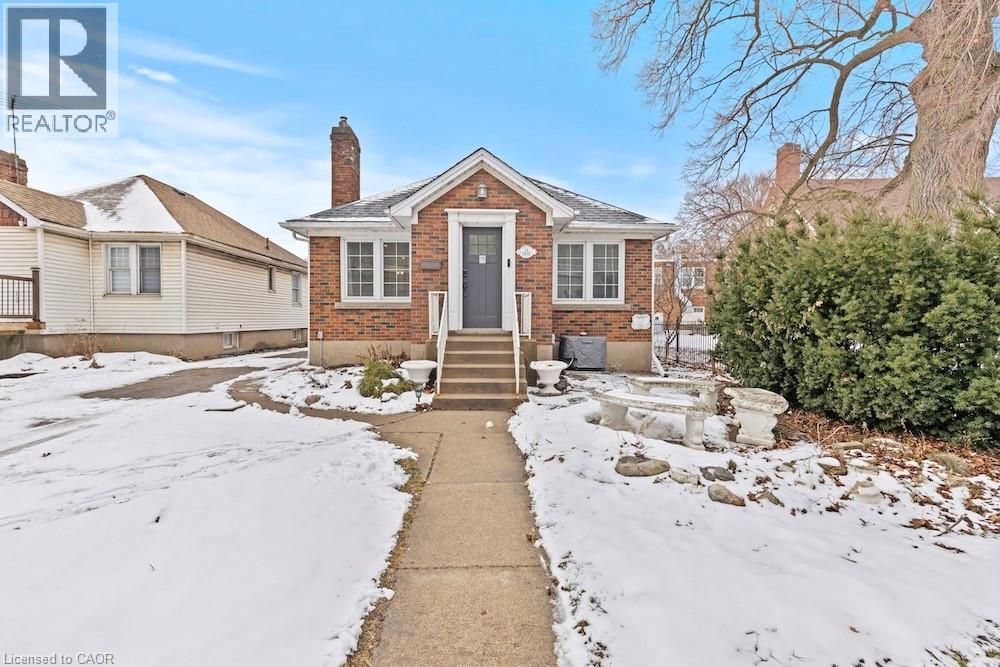 14 Dunlop Drive, St. Catharines, Ontario  L2R 1A3 - Photo 2 - 40821334