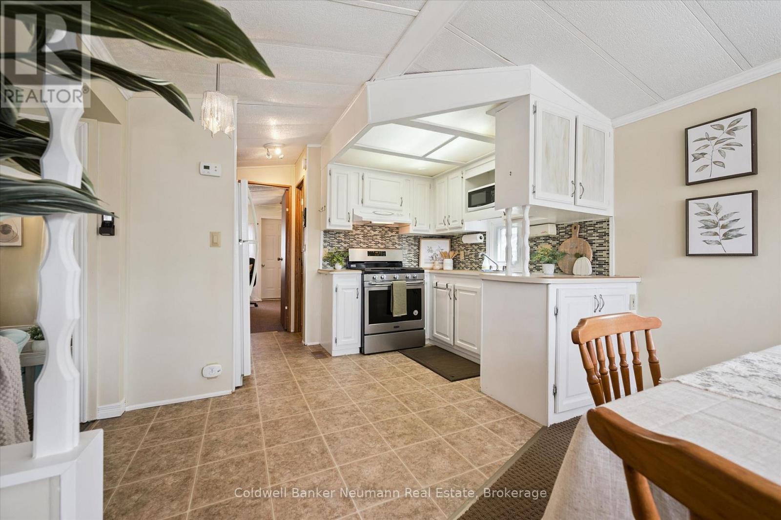 401 Teak Trail, Centre Wellington, Ontario  N1M 2W5 - Photo 10 - X13006782