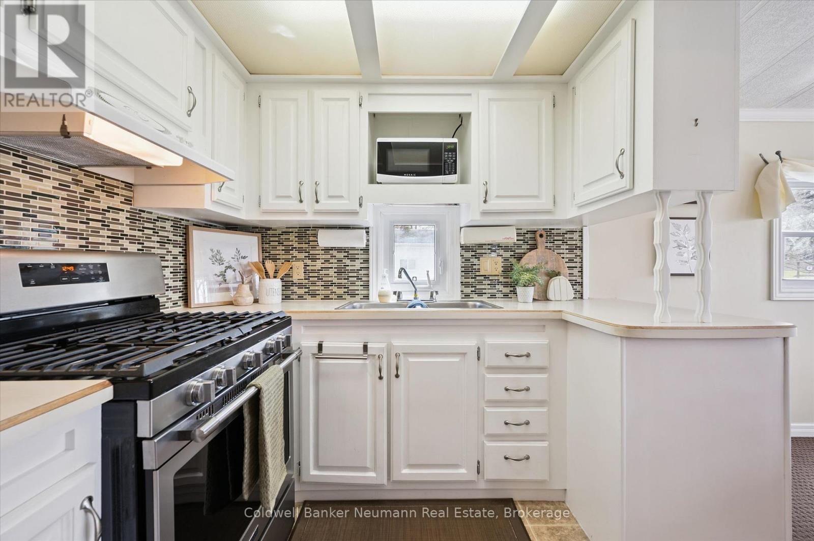 401 Teak Trail, Centre Wellington, Ontario  N1M 2W5 - Photo 12 - X13006782