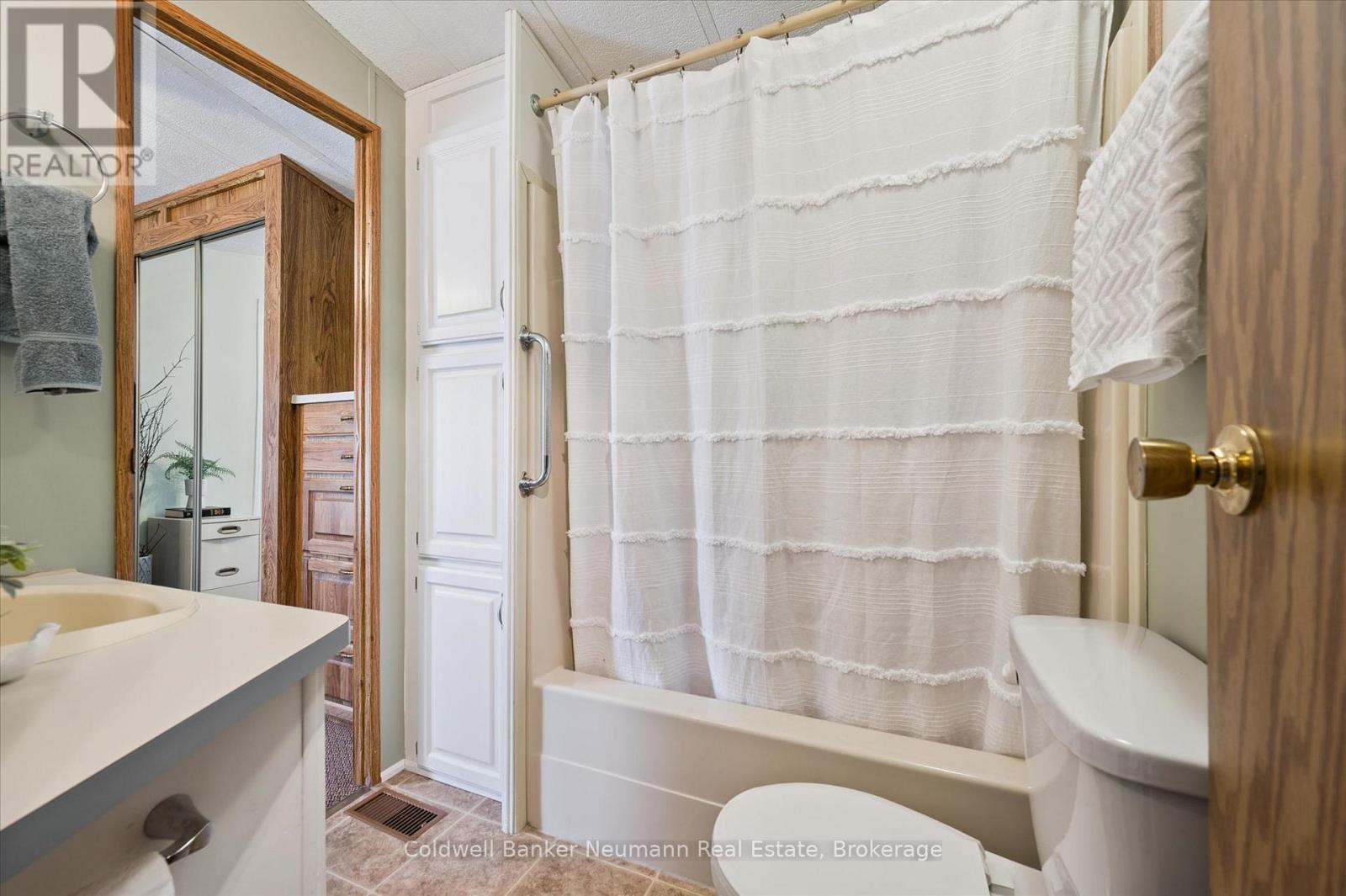 401 Teak Trail, Centre Wellington, Ontario  N1M 2W5 - Photo 17 - X13006782