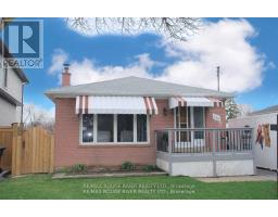 116 LORD ROBERTS DRIVE, Toronto, Ontario