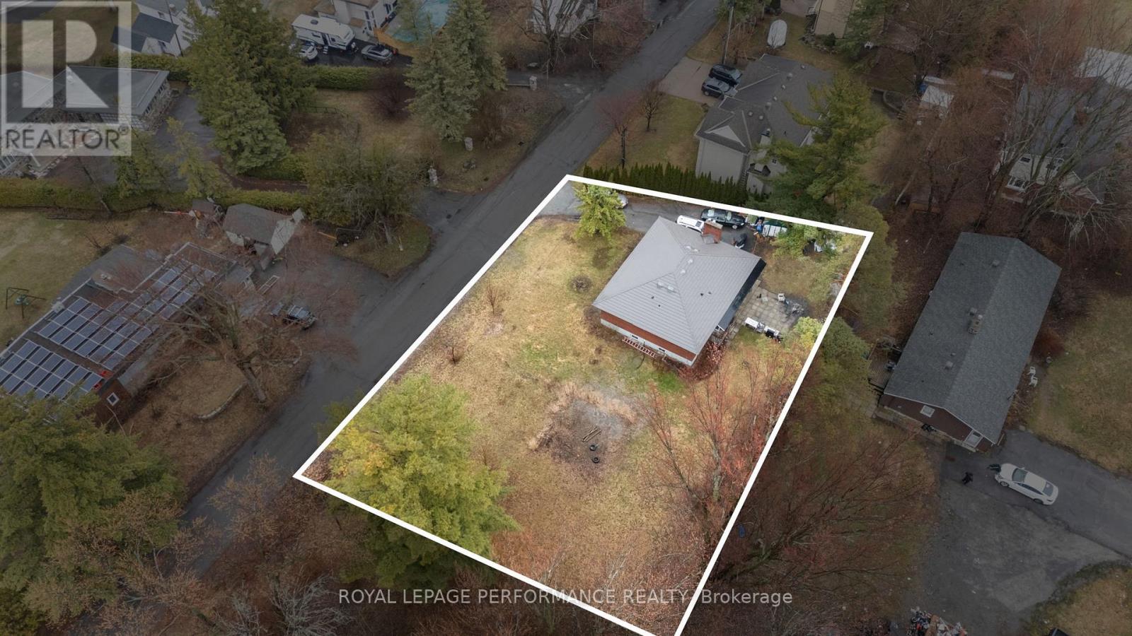 28 Myrle Avenue, Ottawa, Ontario  K2H 8E6 - Photo 4 - X13006738