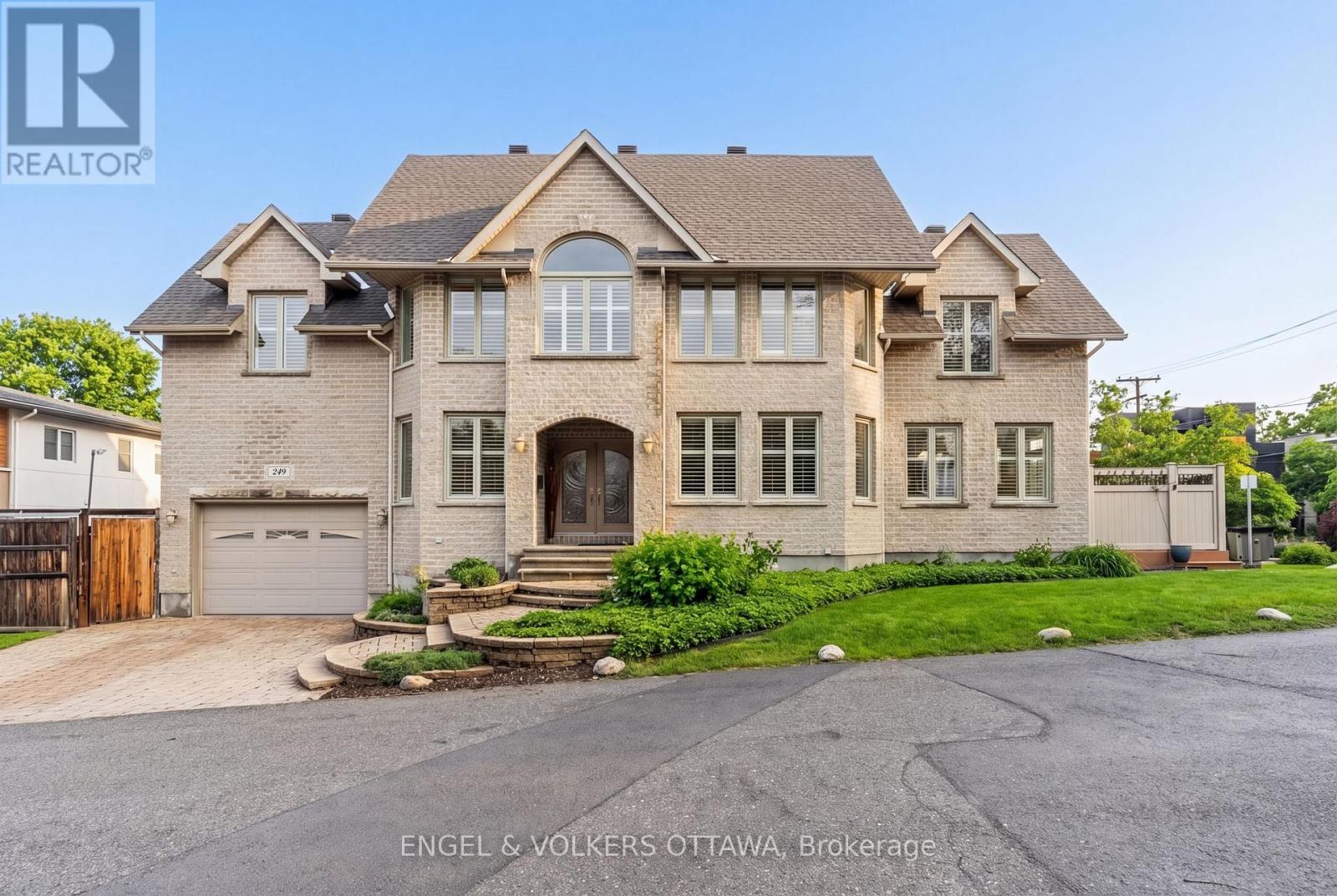 249 Atlantis Avenue, Ottawa, Ontario  K2A 1X9 - Photo 2 - X13006750