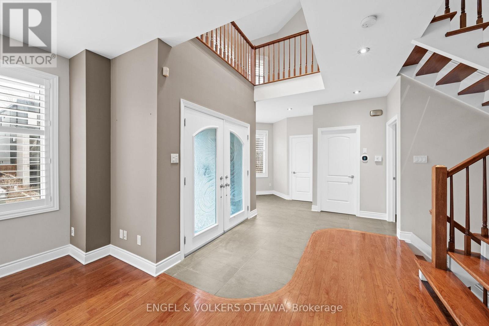 249 Atlantis Avenue, Ottawa, Ontario  K2A 1X9 - Photo 3 - X13006750