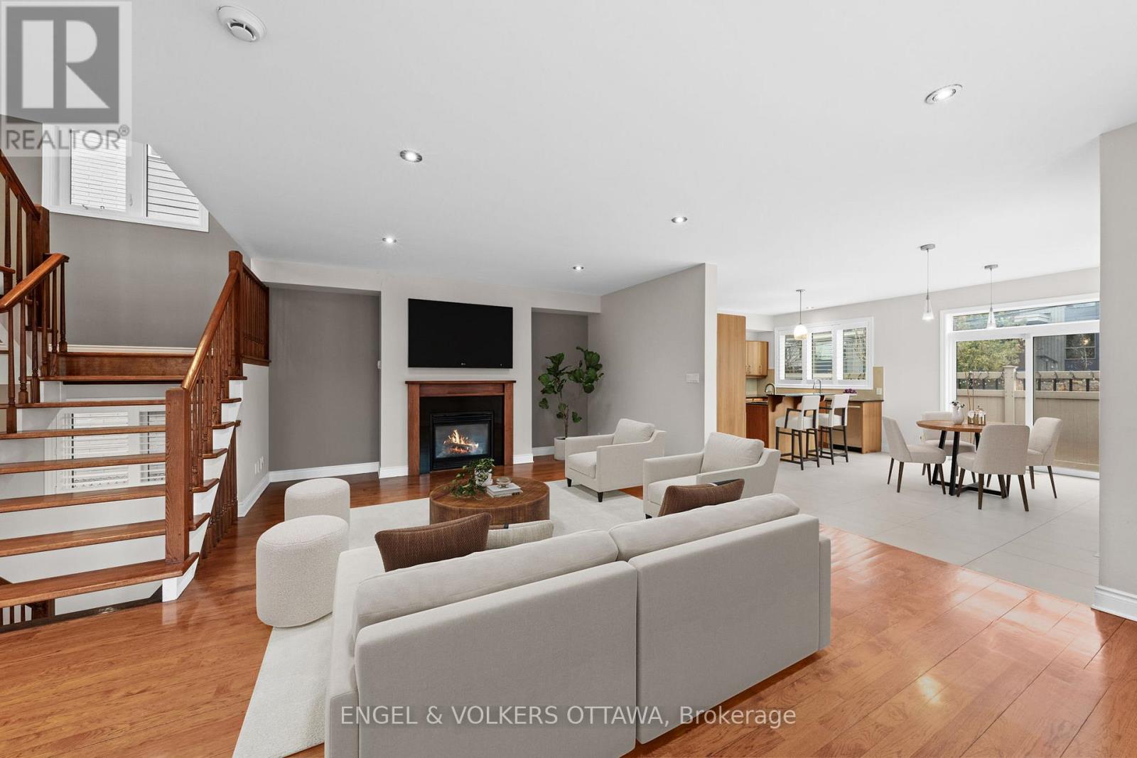 249 Atlantis Avenue, Ottawa, Ontario  K2A 1X9 - Photo 4 - X13006750