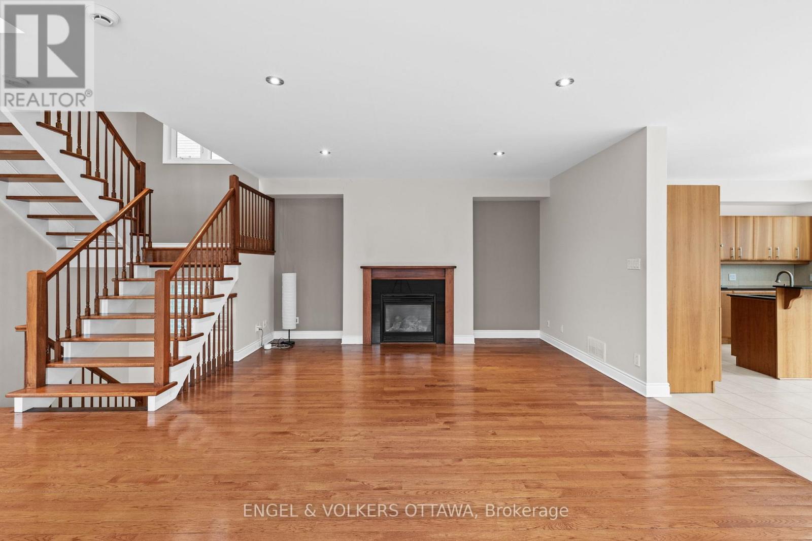 249 Atlantis Avenue, Ottawa, Ontario  K2A 1X9 - Photo 5 - X13006750