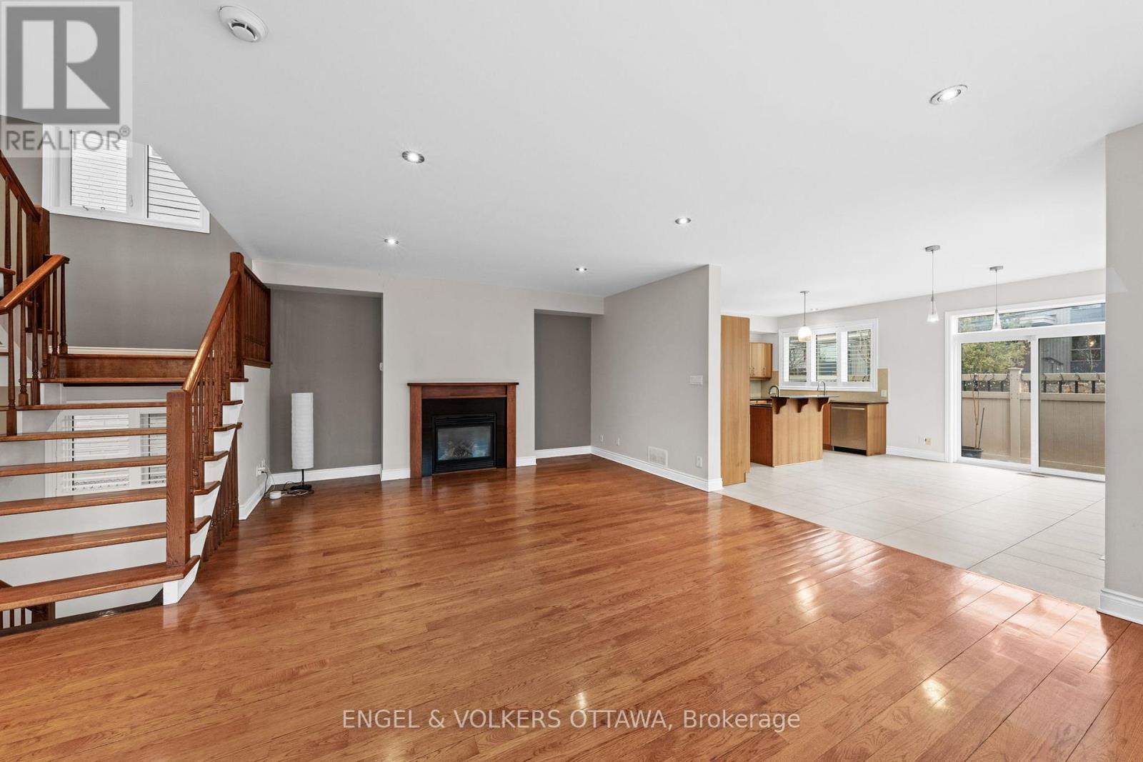 249 Atlantis Avenue, Ottawa, Ontario  K2A 1X9 - Photo 7 - X13006750