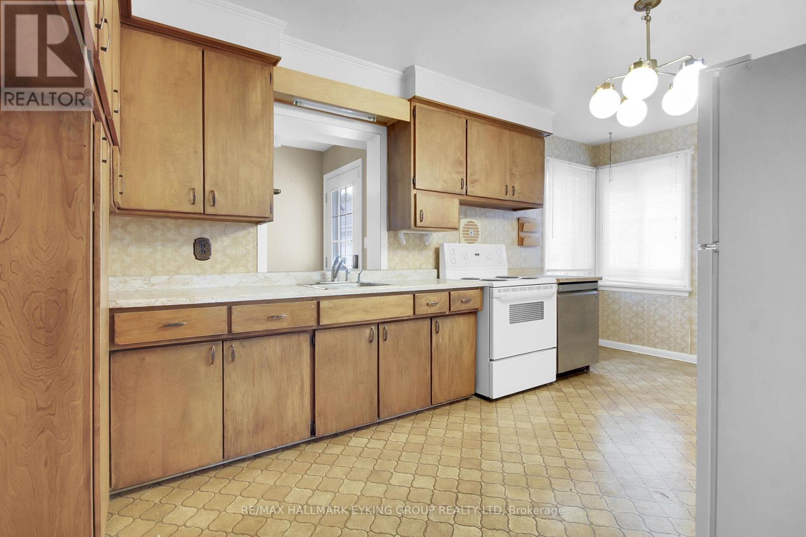 2018 Olympia Crescent, Ottawa, Ontario  K1G 2B4 - Photo 11 - X13006890