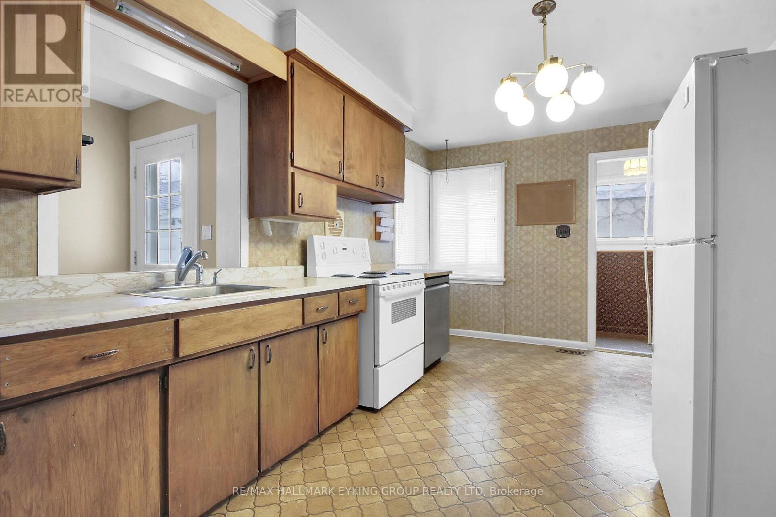 2018 Olympia Crescent, Ottawa, Ontario  K1G 2B4 - Photo 12 - X13006890