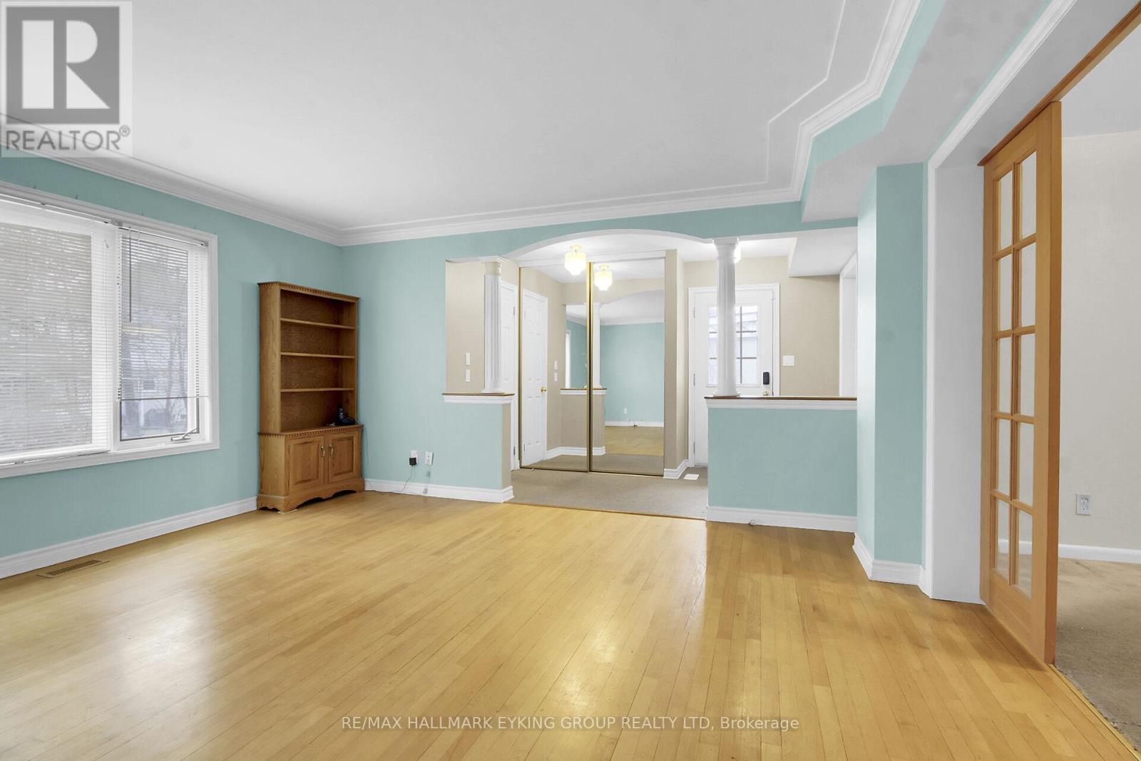 2018 Olympia Crescent, Ottawa, Ontario  K1G 2B4 - Photo 5 - X13006890