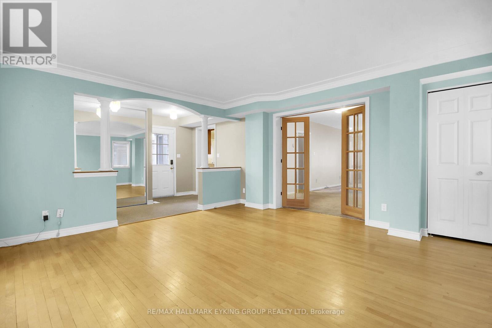 2018 Olympia Crescent, Ottawa, Ontario  K1G 2B4 - Photo 6 - X13006890