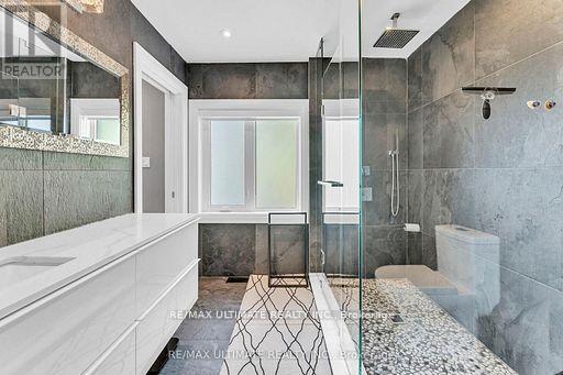 10 Oakdene Crescent, Toronto, Ontario  M4J 4H9 - Photo 23 - E13006822