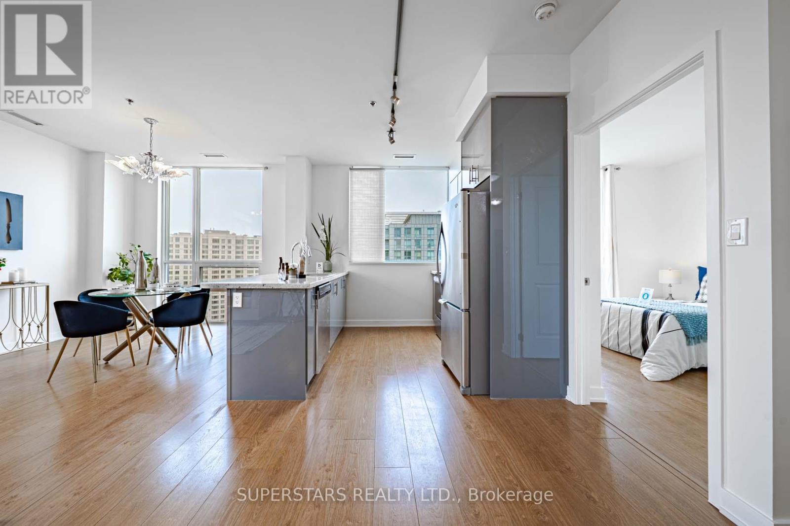 2009(Ph9) - 185 Bonis Avenue, Toronto, Ontario  M1T 0A4 - Photo 4 - E13006866