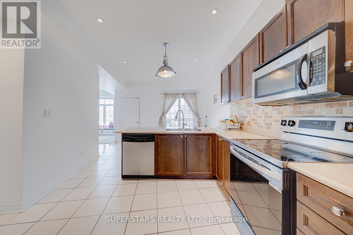 22 - 30 Greensborough Village Circle, Markham, Ontario  L6E 1Z1 - Photo 10 - N13006786