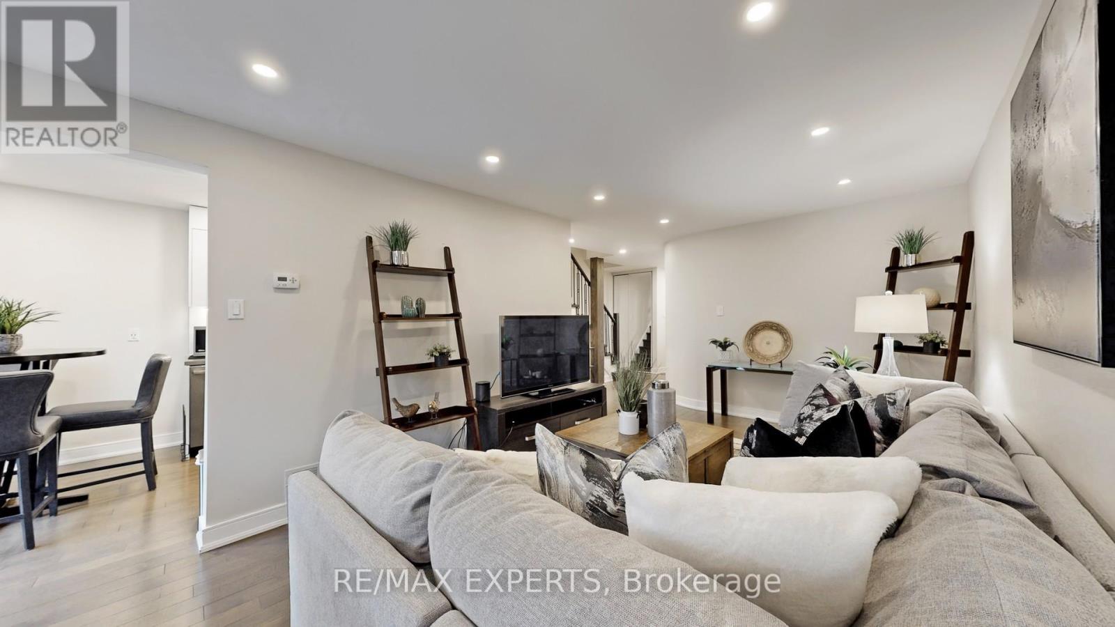 562 Tara Hill Circle, Aurora, Ontario  L4G 6G9 - Photo 4 - N13006874