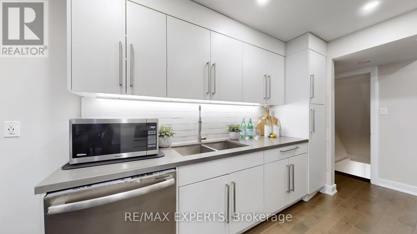 562 Tara Hill Circle, Aurora, Ontario  L4G 6G9 - Photo 9 - N13006874