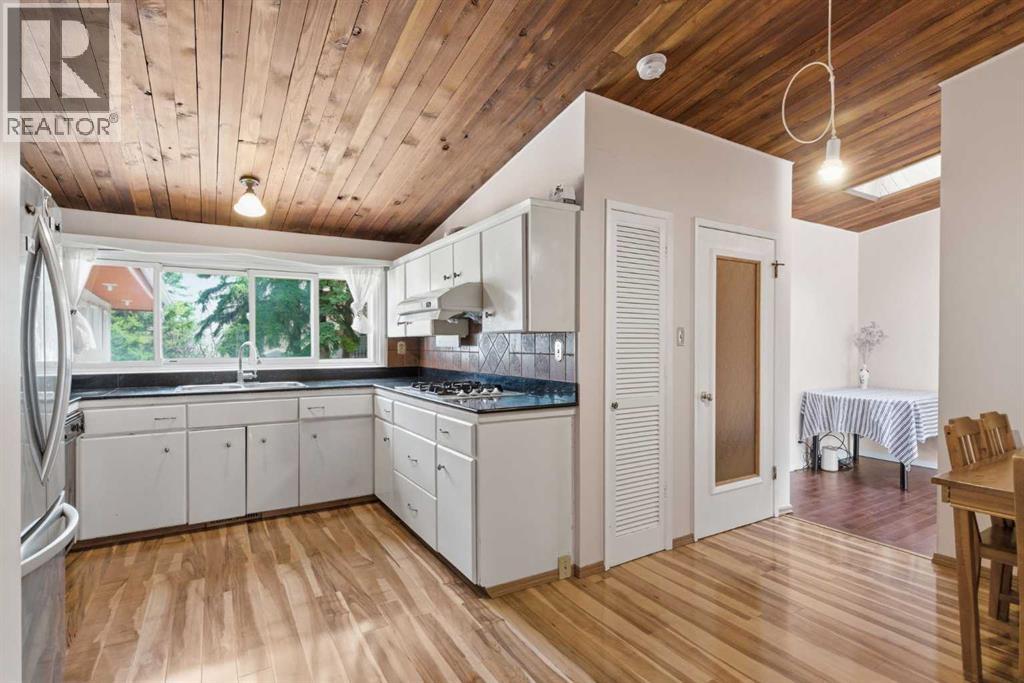 4008 36 Street NW, Calgary, Alberta  T2L 2A1 - Photo 9 - A2301943