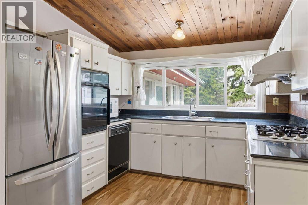 4008 36 Street NW, Calgary, Alberta  T2L 2A1 - Photo 10 - A2301943