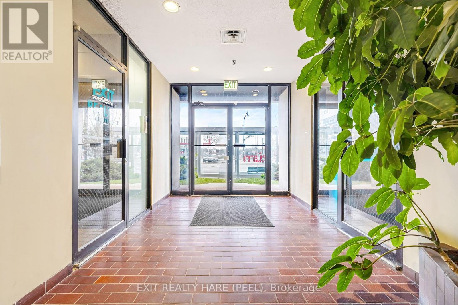 134 Queen Street E, Brampton, Ontario  L6V 1B2 - Photo 8 - W13006760