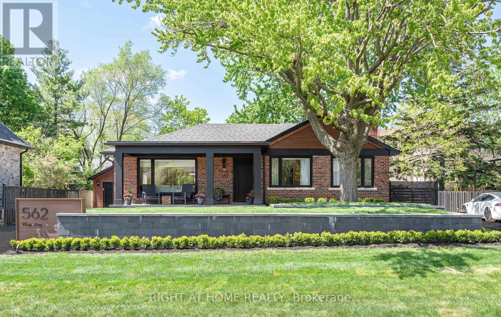 562 WEIR AVENUE, oakville (wo west), Ontario