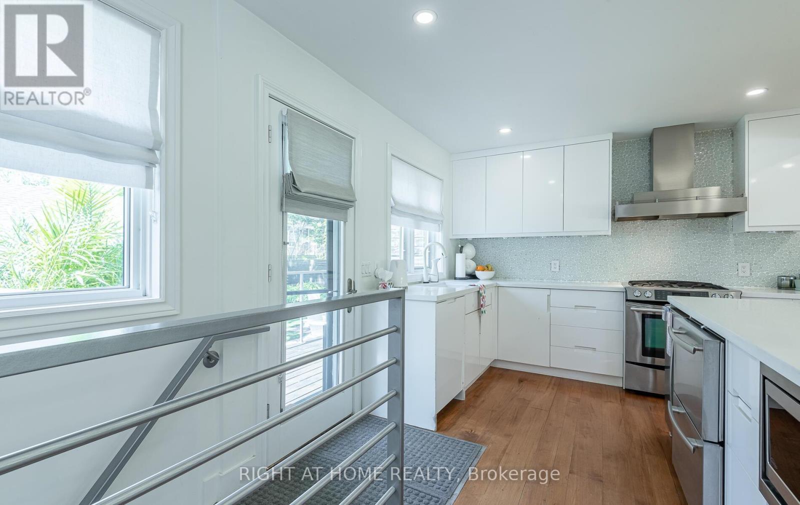 562 Weir Avenue, Oakville (Wo West), Ontario  L6L 4X4 - Photo 16 - W13006830