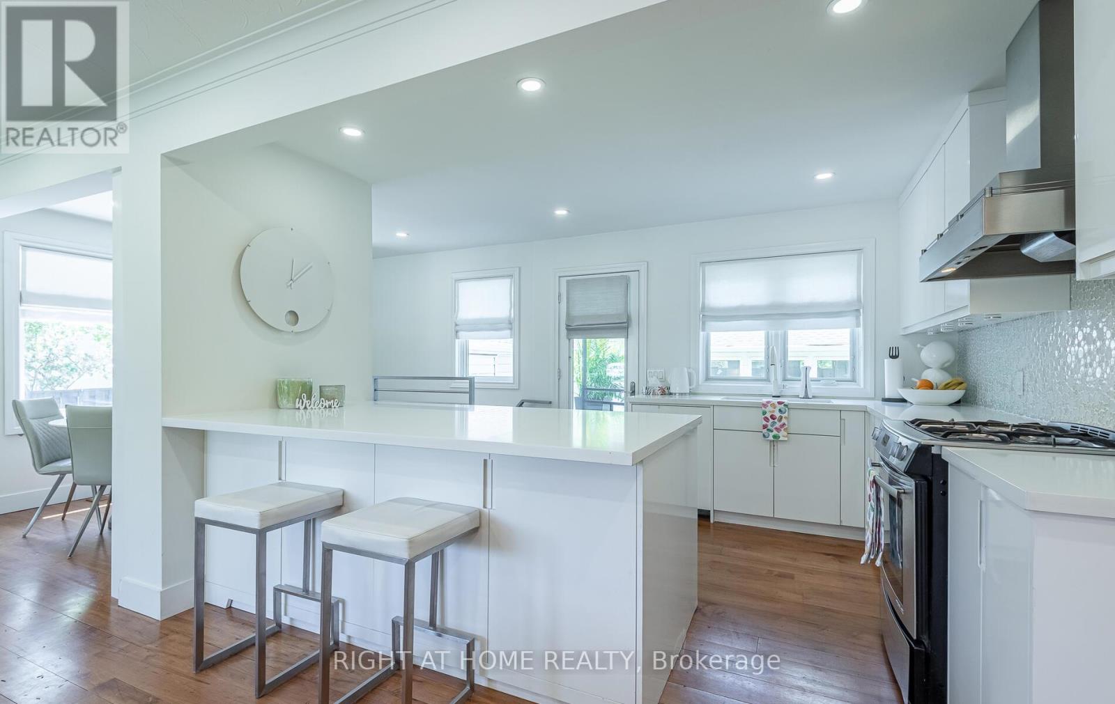 562 Weir Avenue, Oakville (Wo West), Ontario  L6L 4X4 - Photo 14 - W13006830