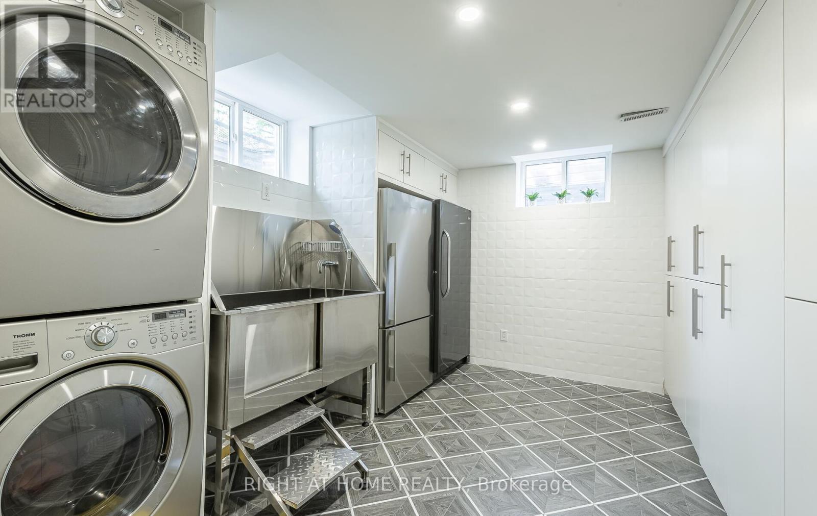 562 Weir Avenue, Oakville (Wo West), Ontario  L6L 4X4 - Photo 39 - W13006830