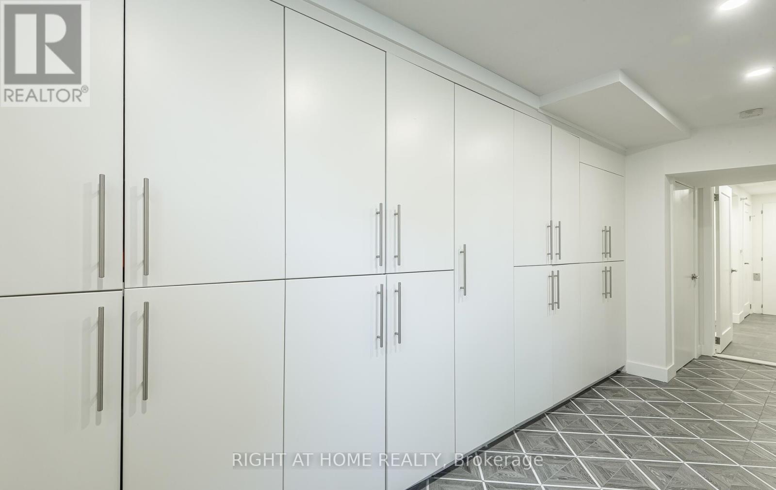 562 Weir Avenue, Oakville (Wo West), Ontario  L6L 4X4 - Photo 40 - W13006830