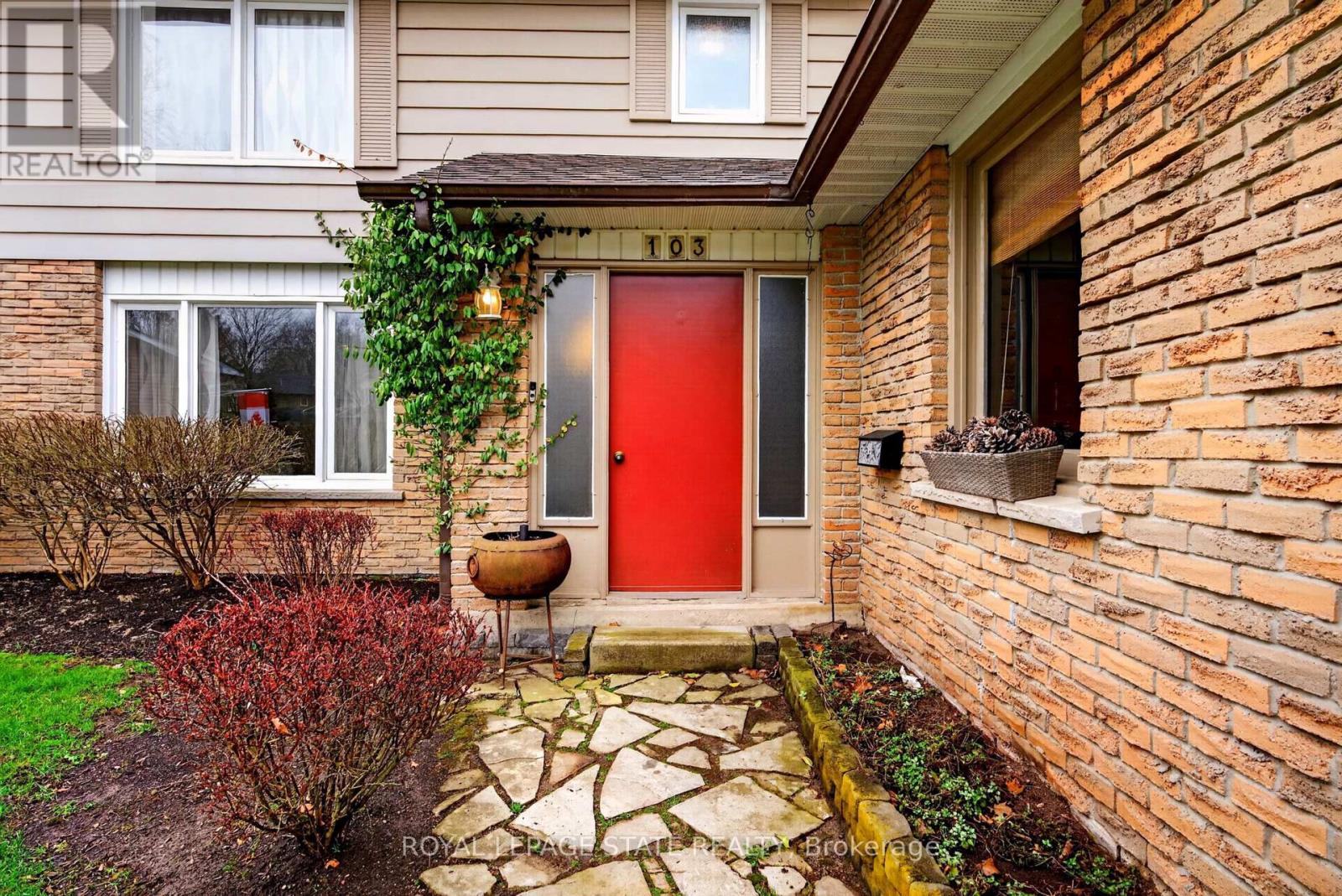 103 Turnbull Road, Hamilton, Ontario  L9H 5R9 - Photo 3 - X13006774