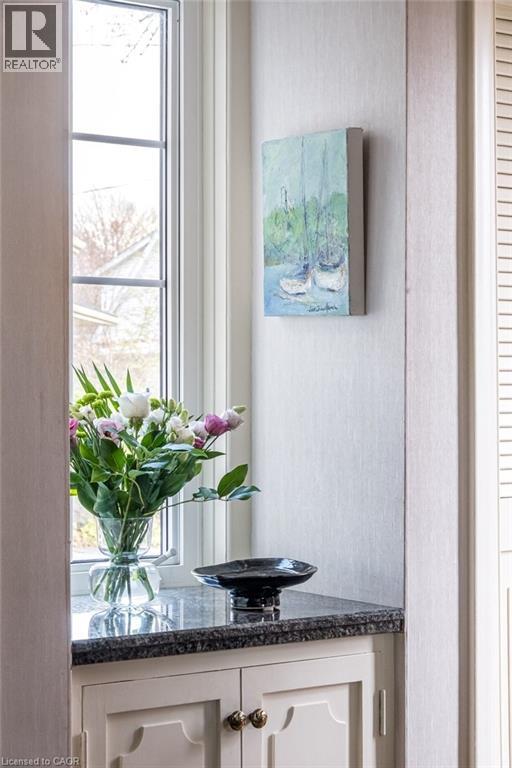 587 Sharalin Court, Burlington, Ontario  L7T 2N7 - Photo 6 - 40821056