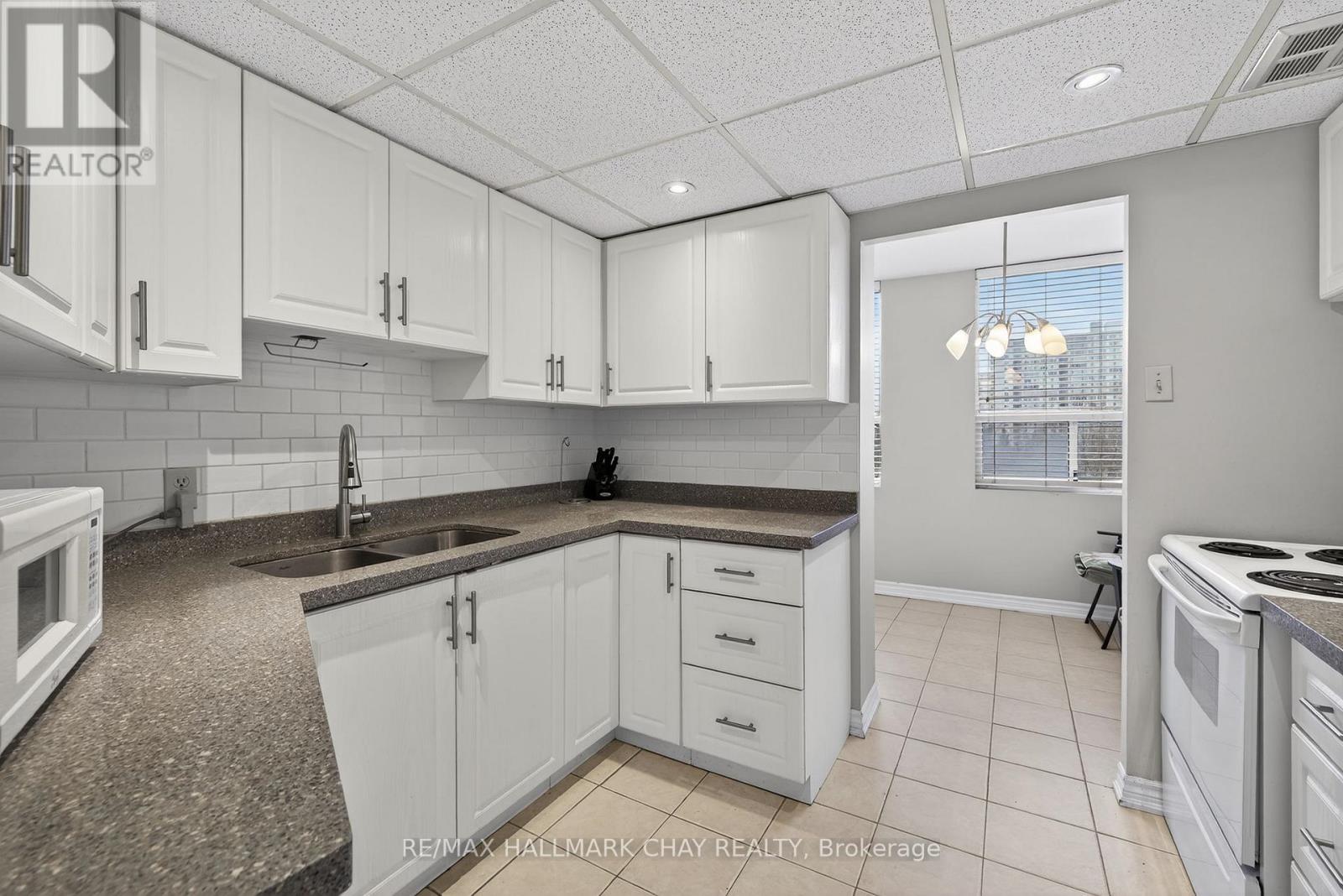 501 - 3650 Kaneff Crescent, Mississauga, Ontario  L5A 4A1 - Photo 11 - W12682862