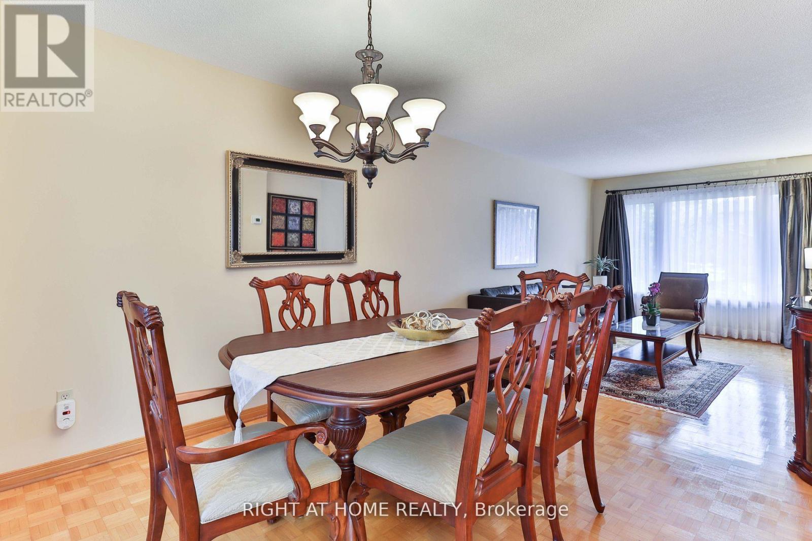 1433 Bough Beeches Boulevard, Mississauga, Ontario  L4W 3B4 - Photo 12 - W12929410