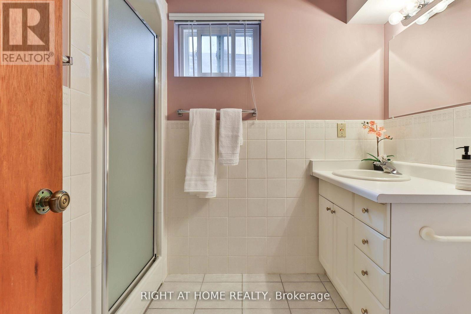 1433 Bough Beeches Boulevard, Mississauga, Ontario  L4W 3B4 - Photo 38 - W12929410