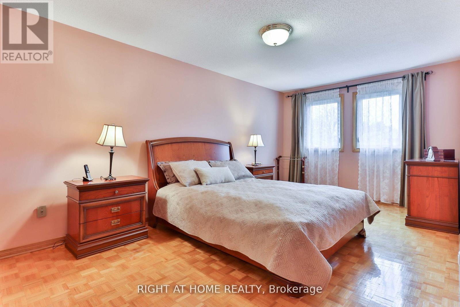 1433 Bough Beeches Boulevard, Mississauga, Ontario  L4W 3B4 - Photo 23 - W12929410
