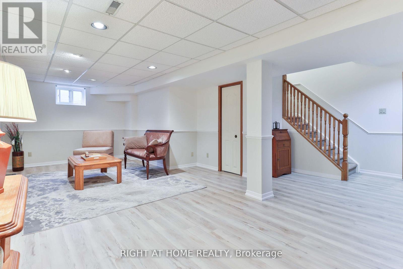 1433 Bough Beeches Boulevard, Mississauga, Ontario  L4W 3B4 - Photo 33 - W12929410