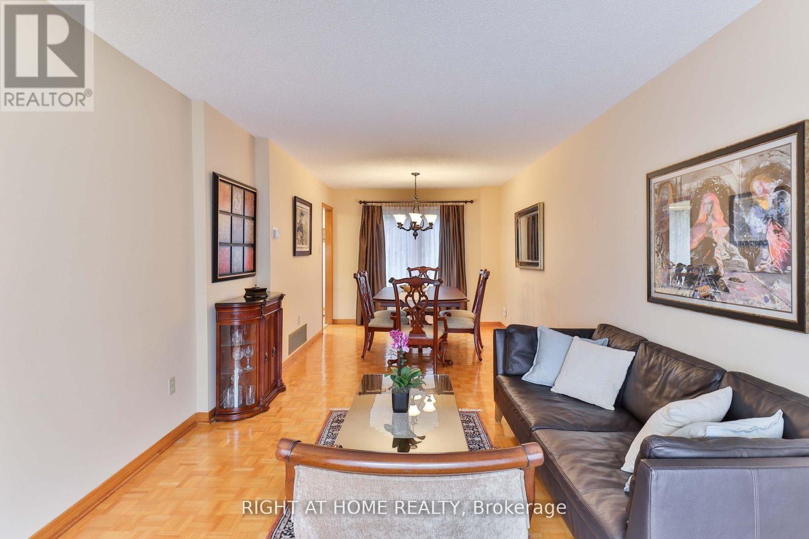 1433 Bough Beeches Boulevard, Mississauga, Ontario  L4W 3B4 - Photo 7 - W12929410