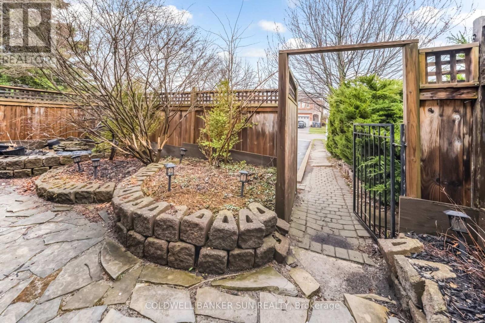 240 Pressed Brick Drive, Brampton, Ontario L6V 4L3 - Photo 6 - W13000694