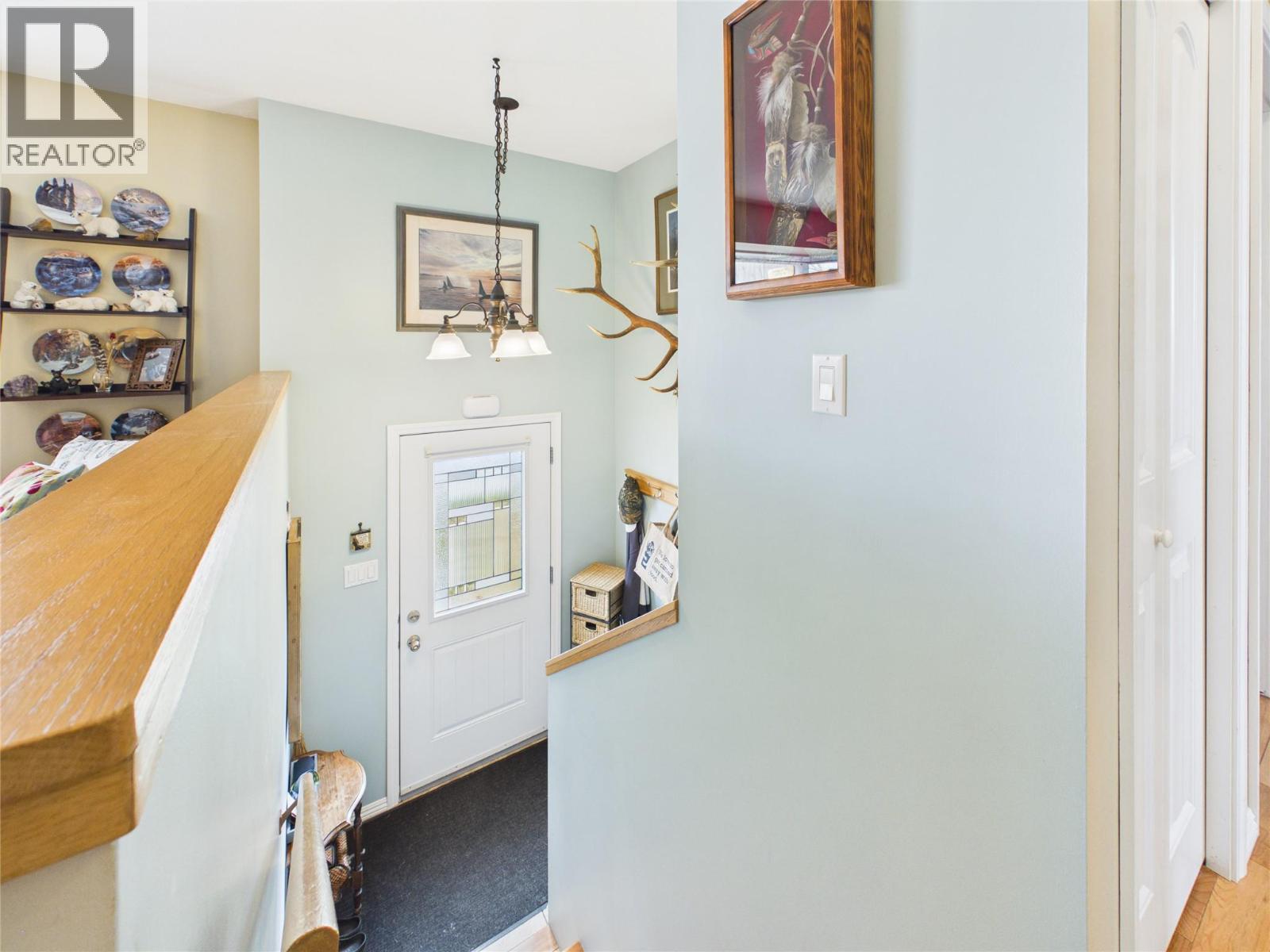 2220 3a Street S, Cranbrook, British Columbia  V1C 5K6 - Photo 5 - 10383635