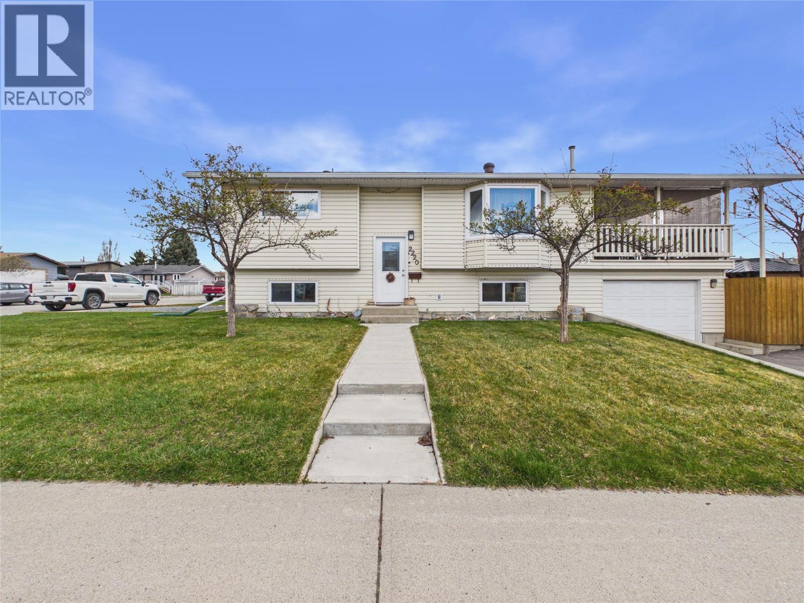 2220 3a Street S, Cranbrook, British Columbia  V1C 5K6 - Photo 2 - 10383635