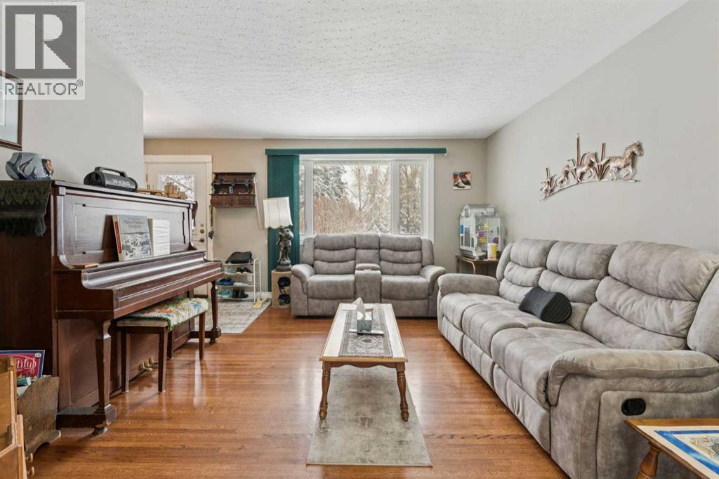 12 Westwood Crescent Sw, Calgary, Alberta  T3C 2W6 - Photo 4 - A2298134