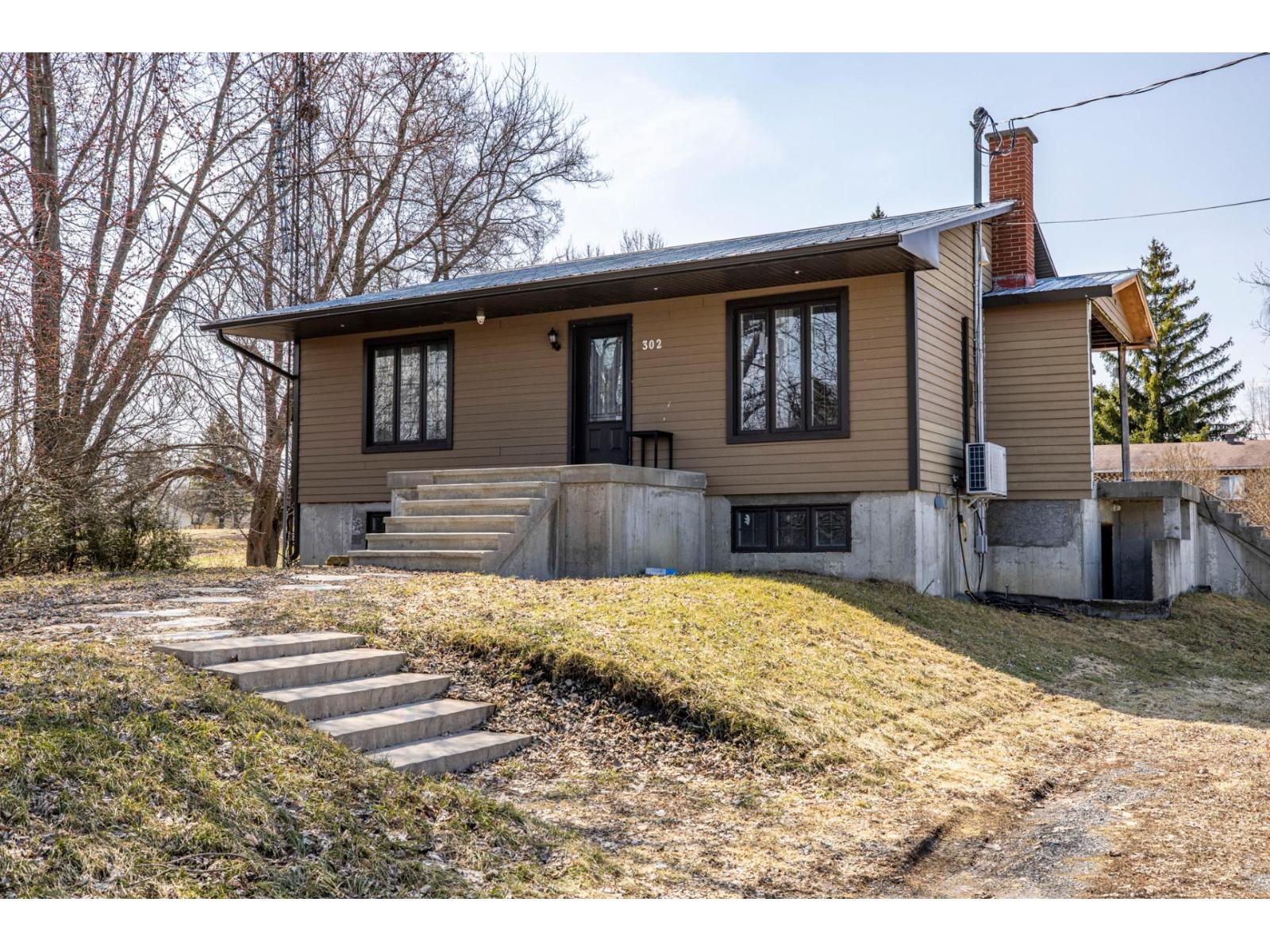 302 Rue Centrale Saint-Stanislas-de-Kostka Quebec Canada J0S1W0 2