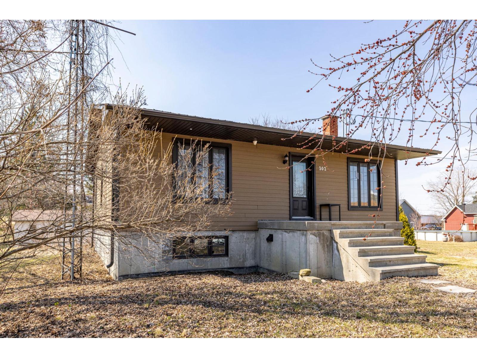 302 Rue Centrale Saint-Stanislas-de-Kostka Quebec Canada J0S1W0 3