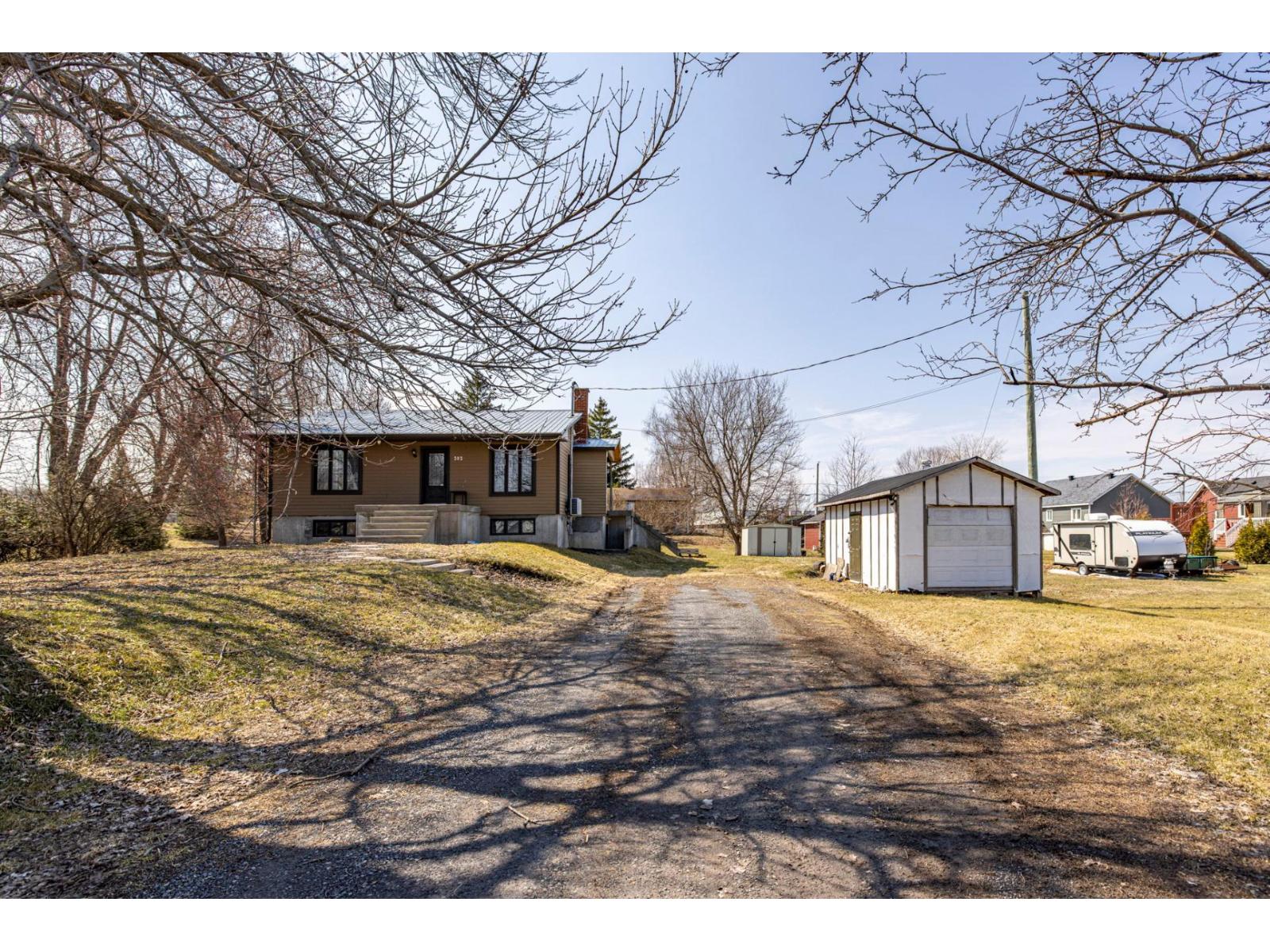 302 Rue Centrale Saint-Stanislas-de-Kostka Quebec Canada J0S1W0 4