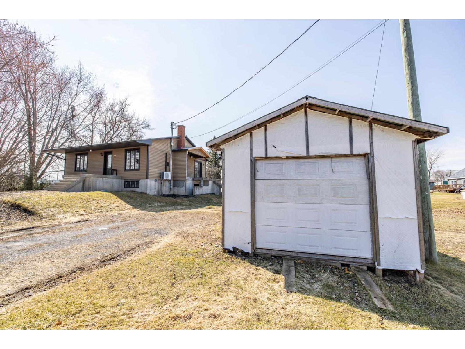 302 Rue Centrale Saint-Stanislas-de-Kostka Quebec Canada J0S1W0 5
