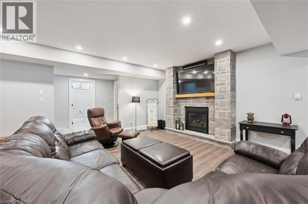 120 Village Road, Wellesley, Ontario N0B 2T0 - Photo 34 - 40805053