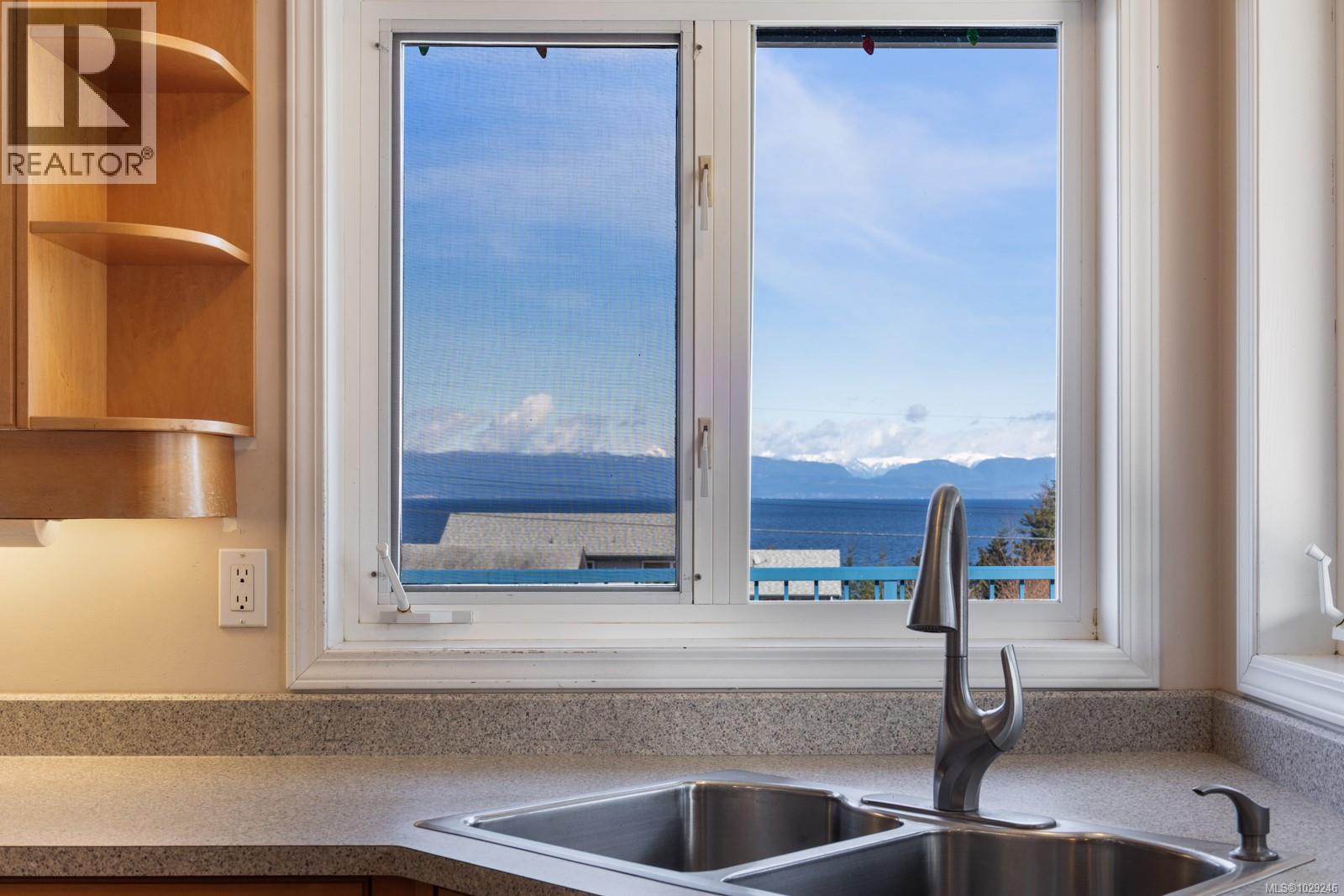 6349 Eagles Dr, Courtenay, British Columbia  V9J 1V4 - Photo 18 - 1029246