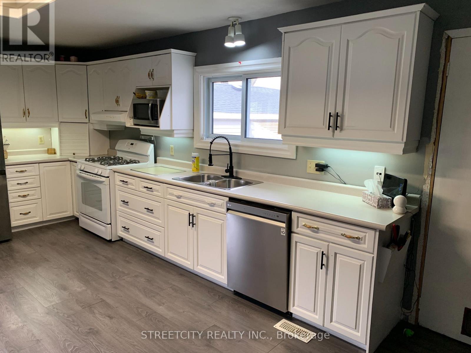 Photo 12 of 22 for 176 King Street