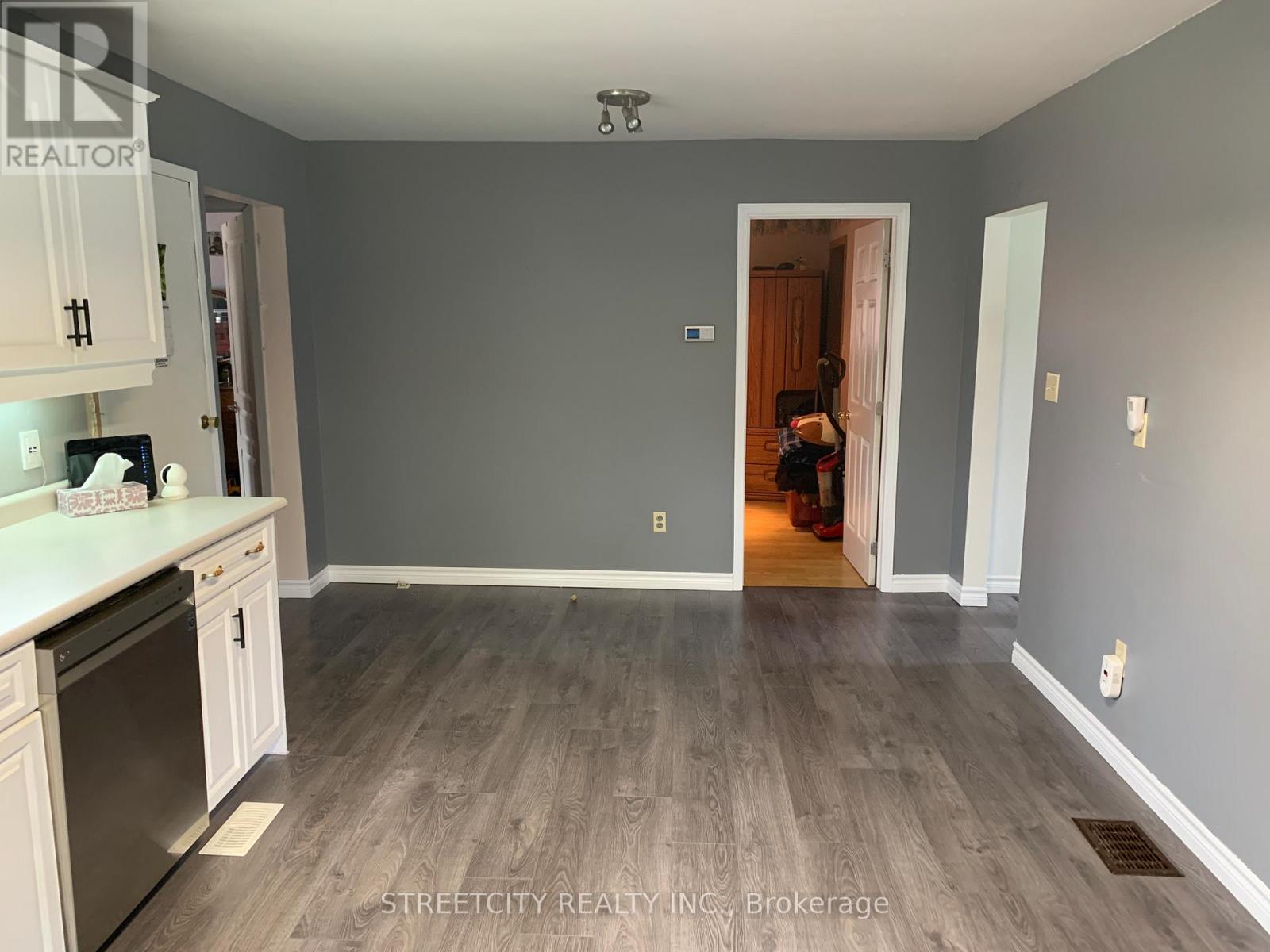 Photo 14 of 22 for 176 King Street