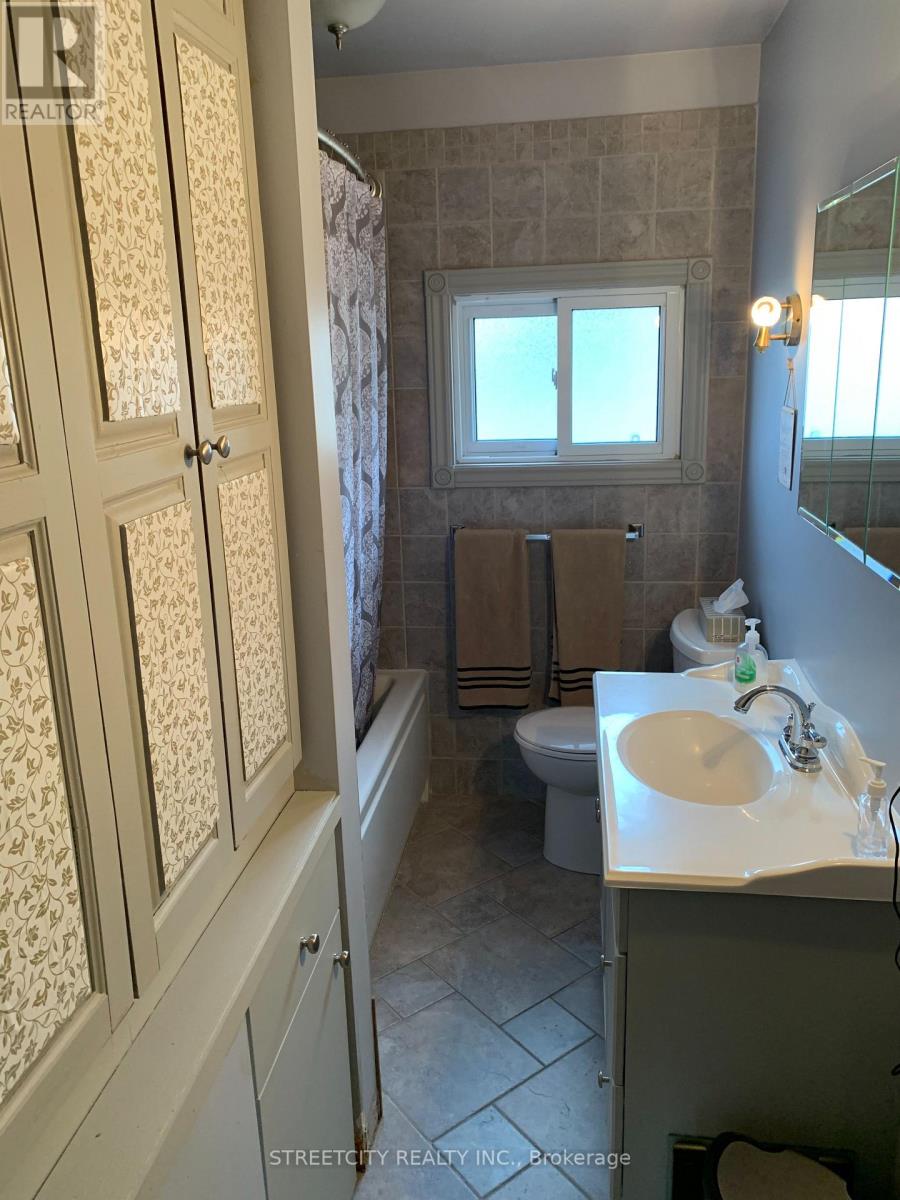 Photo 22 of 22 for 176 King Street