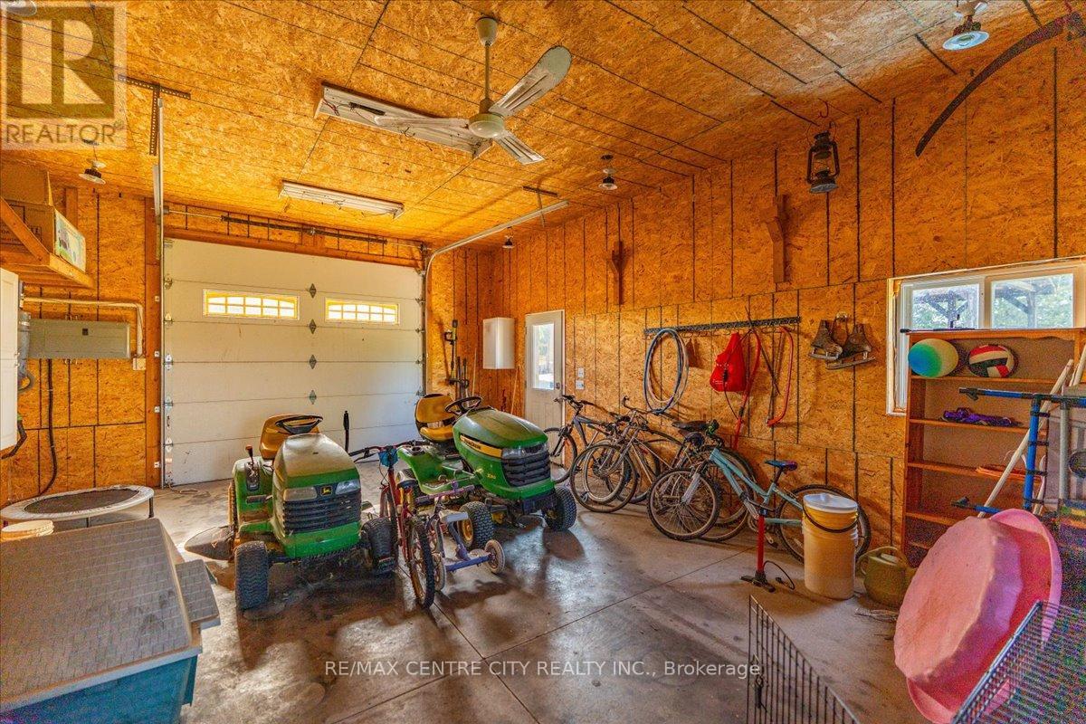 9516 Argyle Street E, North Middlesex, Ontario  N0M 1A0 - Photo 35 - X13007138